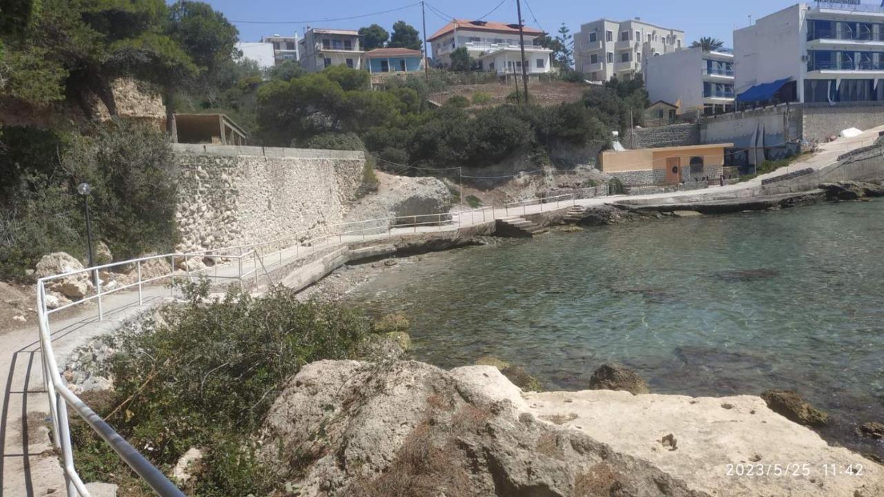 Meltemi Apartments Agia Marina  外观 照片